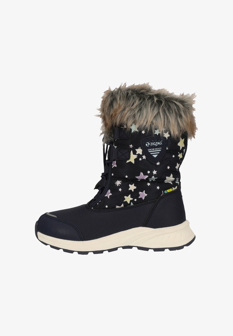 Donker marineblauwe snowboot met sterrenpatroon, faux fur manchet, vetersluiting aan de voorkant, dikke witte zool en versterkte neus voor duurzaamheid en warmte.