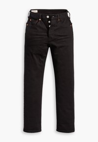 Jeans de denim negro de pierna recta con cierre de botones, bolsillos delanteros y traseros, y detalles de remaches de cobre, exhibidos en posición plana sobre un fondo blanco.