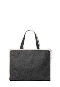 Grijze vilten shopper met witte imitatiebontafwerking, twee zwarte handvatten, rechthoekige vorm, eenvoudig ontwerp, geschikt voor dagelijks gebruik.