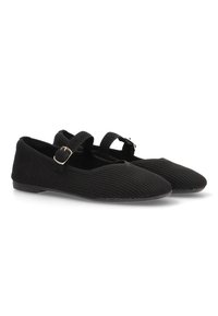 Bailarinas negras con tejido de textura acanalada, que presentan dos correas ajustables de estilo Mary Jane y una suela plana. Diseño simple y clásico.