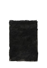 Sort blonde stof med floral broderi, der har en blød, gennemsigtig tekstur og bølgede kanter, foldet rektangulært til fremvisning.