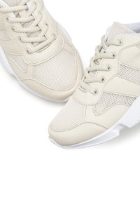 LASCANA Sneaker low - beige