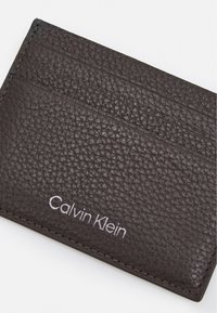 Calvin Klein WARMTH CARDHOLDER - Portafoglio - dark brown