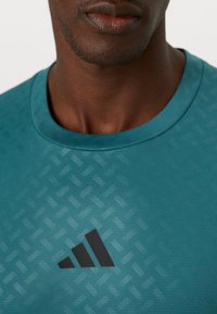 adidas Performance POWER TEE - T-shirt de sport - preloved teal