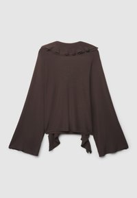 Top marrone in maglia con colletto arricciato e ampie maniche a campana. L'orlo presenta un drappeggio sottile, creando un effetto sovrapposto sul retro.