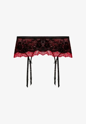 Garter belt in pizzo nero e rosso con motivi floreali, bordi scallopati e spalline in satin regolabili con fibbie.