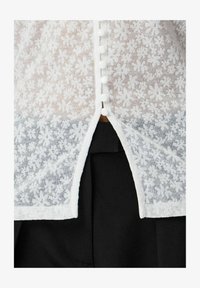 Non sélectionné, cloud dancer