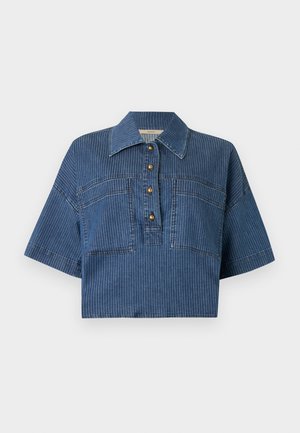 Gekürztes Jeanshemd mit gestreiftem Muster, durchgeknöpftem Verschluss und zwei Brusttaschen. Verfügt über einen klassischen Kragen und kurze Ärmel.