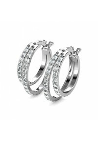 Orecchini a cerchio in argento con tre file di cristalli trasparenti, con una finitura liscia e lucida e un design con chiusura a cerniera.