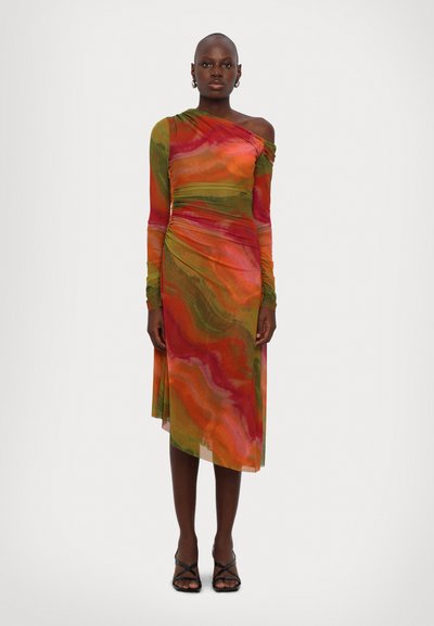 AMUR DRENA DRESS - Pouzdrové šaty - lucid glaze