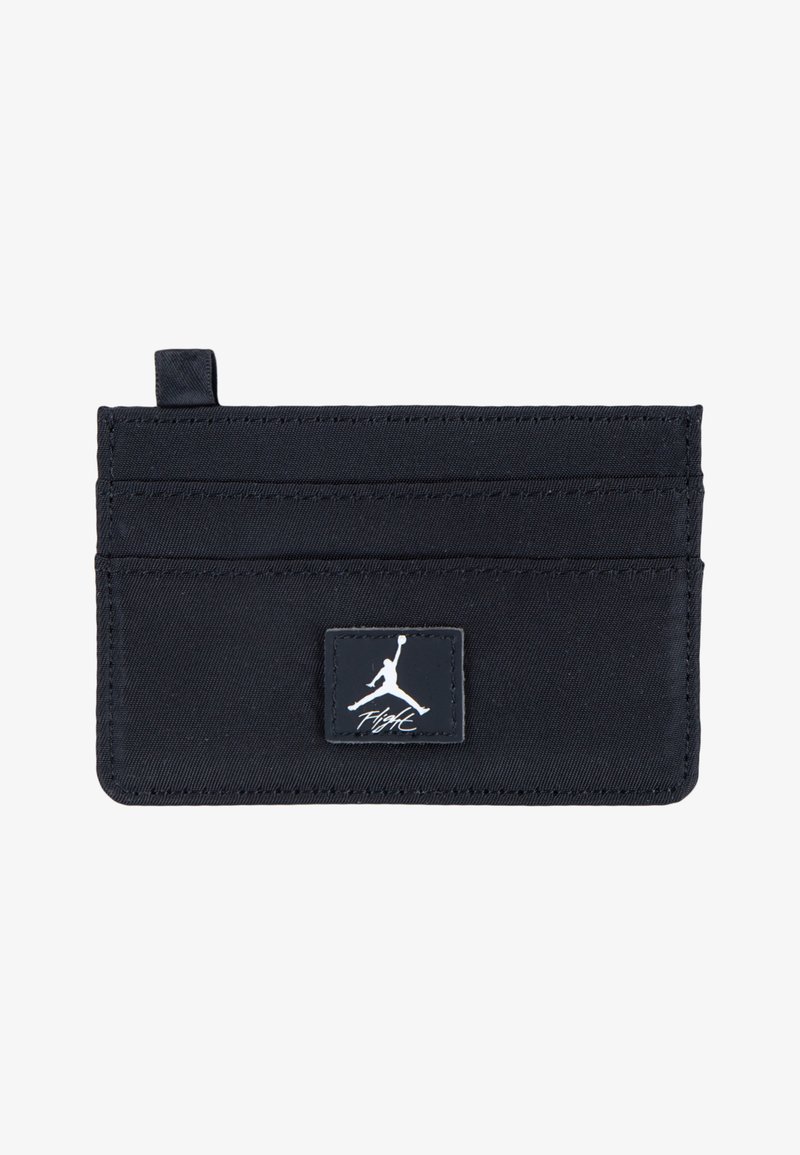 Zwarte nylon kaarthouder met vier kaartsleuven, een gestructureerde afwerking en een wit Jumpman-logo op de voorkant. Rechthoekige vorm.