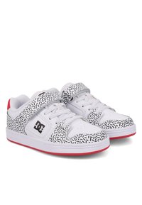 Białe trampki z czarnymi abstrakcyjnymi wzorami, czerwonymi akcentami, rzepem oraz sznurowanym designem. Amortyzowane podeszwy i perforowane detale na palcach.