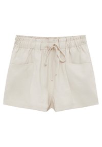 Shorts beiges avec une taille élastique et un cordon de serrage, dotés de deux poches avant et d'une texture de tissu lisse et léger.