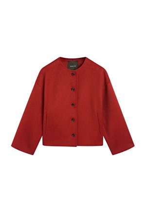 Rote Wolljacke mit rundem Ausschnitt, langen Ärmeln und einem geraden Schnitt. Verfügt über sechs schwarze Knöpfe und Seitentaschen. Weiches, strukturiertes Finish.