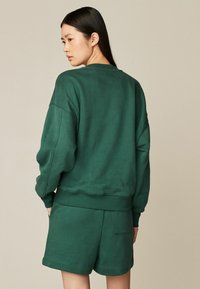 Next LICENSE UCLA - Mikina - green