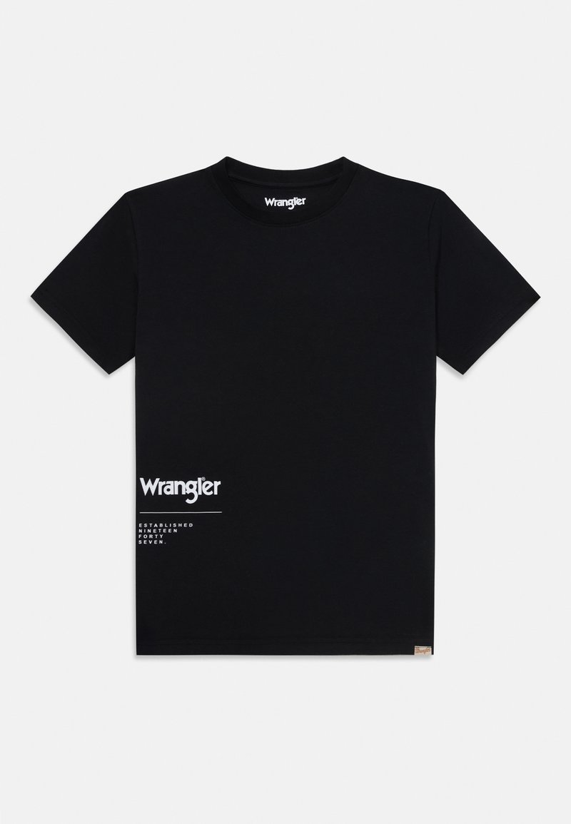 Černé tričko s krátkým rukávem vyrobené z bavlny. Na přední straně se nachází bílé logo "Wrangler" s dalším textem pod ním.