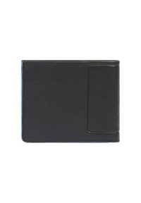 Portafoglio in pelle nera di forma rettangolare, caratterizzato da una texture liscia e una tasca laterale per carte o note. Sono visibili le cuciture ai bordi.