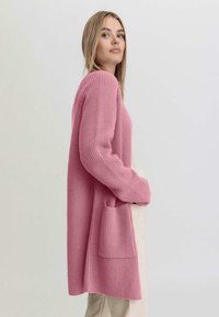 hessnatur Strickjacke - wildrose