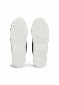 Tommy Hilfiger MONOGRAM - Sneakers basse - black