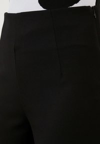 LELA Nohavice - black