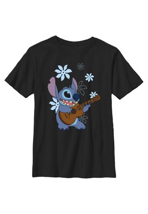 Sort t-shirt med en blå tegneseriefigur, der spiller på en brun guitar omgivet af lyseblå og hvide hibiscusblomster.