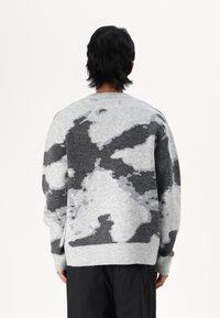 Jack & Jones JCOTRAVIS  - Strickpullover - light grey melange