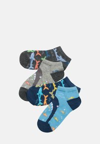 Tres pares de calcetines para niños; grises con tiburones, azules con peces y azul oscuro con criaturas marinas coloridas. Mezcla de algodón, de longitud hasta el tobillo.