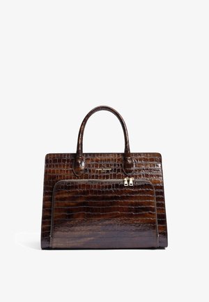 Sac à main en cuir embossé crocodile marron avec deux poignées arrondies, poche zippée extérieure et détails en métal doré. Forme rectangulaire grande.