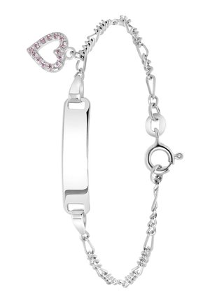 Bracelet en argent avec une plaque rectangulaire lisse, ornée d'un petit charm en forme de cœur incrusté de pierres roses et d'un fermoir à homard. La chaîne a un design torsadé.