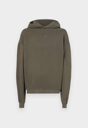 Olijfgroene hoodie van zachte stof, met een trekkoord-hoed, relaxed fit en ribgebreide manchetten en zoom. Subtiele logo op de borst.