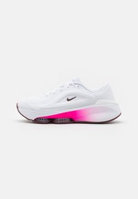 Nike Performance - VERSAIR - Edzőcipő - white/dark team red/fierce pink/metallic silver/photon dust Miniatűr kép 1