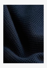 Kijelölve, navy blue