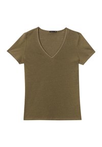 Maglietta verde oliva realizzata in tessuto morbido, caratterizzata da un design a scollo a V, maniche corte e sottili accenti di cucitura lungo il collo.