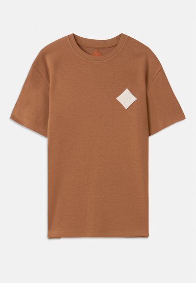 Brown cotton t-shirt with short sleeves, a round neckline, and a white diamond logo patch on the left chest.