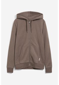 Brun zip-up hoodie med framfickor, dragsko i huvan och ribbade muddar och fåll på vit bakgrund.