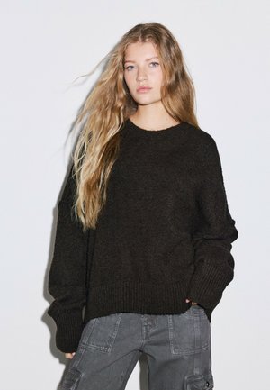 Stradivarius, ROUND NECK KNIT JUMPER - Pullover - dark brown