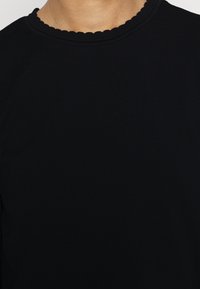 ONLY Petite Strickpullover - black