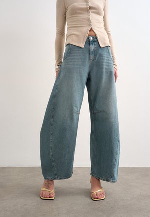 Topshop EMMA BARREL - Φαρδύ τζιν - medium green denim
