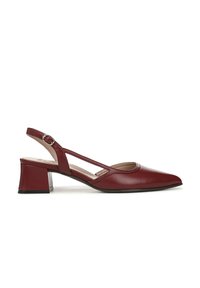 Scarpe slingback di pelle bordeaux con punta appuntita e tacco a blocco. Caratterizzate da un design con ritagli e una cinghia alla caviglia con fibbia.