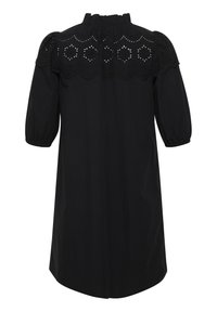 Vestido negro con un yugo de encaje texturizado y recortes circulares, mangas cortas abullonadas y un diseño de cuello alto. Silueta A-line sencilla.