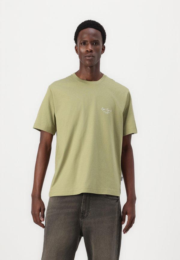 JORISLINGTON BACK TEE CREW NECK - Print T-shirt - cedar
