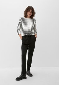 s.Oliver MET ELASTISCHE BAND - Spodnie treningowe