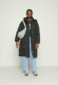 ONLY Petite ONLIRENE PUFFER COAT LIFE - Ziemas mētelis - black