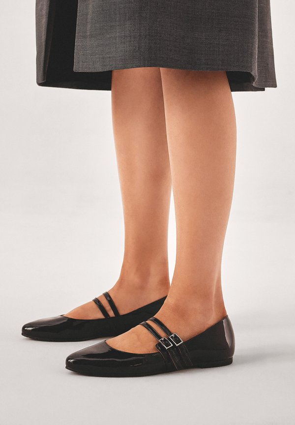 LENA - Riemchenballerina