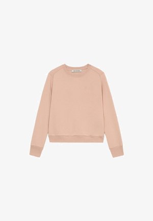 Różowy sweter z okrągłym dekoltem, długimi rękawami, ściągaczami na rękawach i u dołu, miękka tekstura, minimalistyczny design, z małym logo na klatce piersiowej.