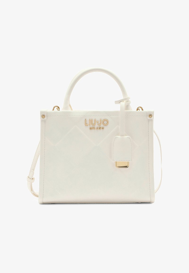 Sac à main blanc matelassé en simili cuir, avec quincaillerie dorée, doubles poignées supérieures et une bandoulière ajustable. Détails du logo inclus.