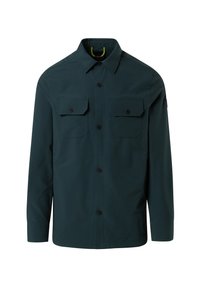 Camisa de botones verde oscuro con collar puntiagudo, dos bolsillos en el pecho y mangas largas. Presenta botones negros y una textura suave.