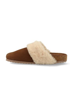 Bruine instapslipper met een pluchen crèmekleurige neppelzen band, bovenwerk van gestructureerd leer en een kurken zool met een antislippatroon.