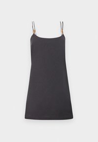 Μαύρο αμάνικο φόρεμα με λεπτούς διπλούς ιμάντες που έχουν πορτοκαλί λεπτομέρειες από χάντρες, παρουσιασμένο σε λευκό φόντο.