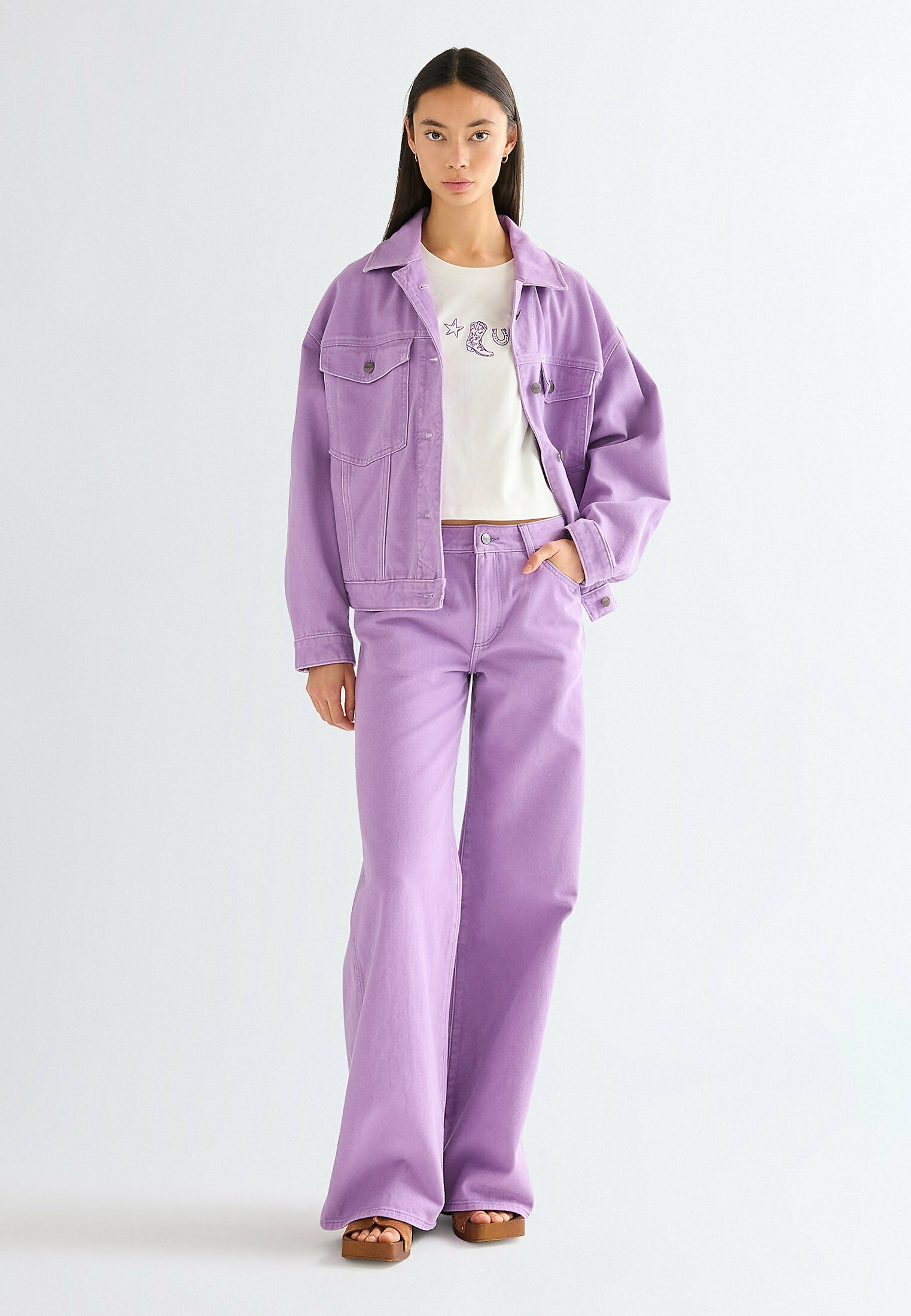 Wrangler WORLD WIDE MID RISE WIDE - Wide leg - bellflower/purple